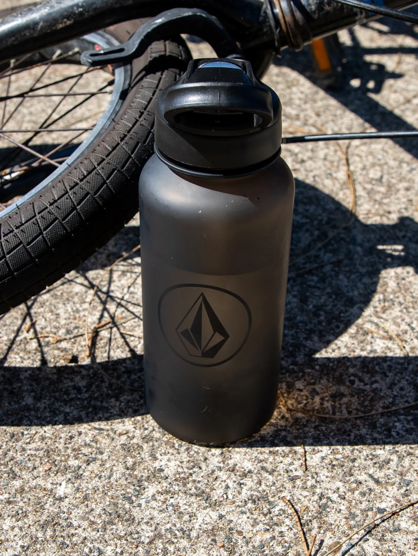 Iridescent Hydrostone Water Bottle Black