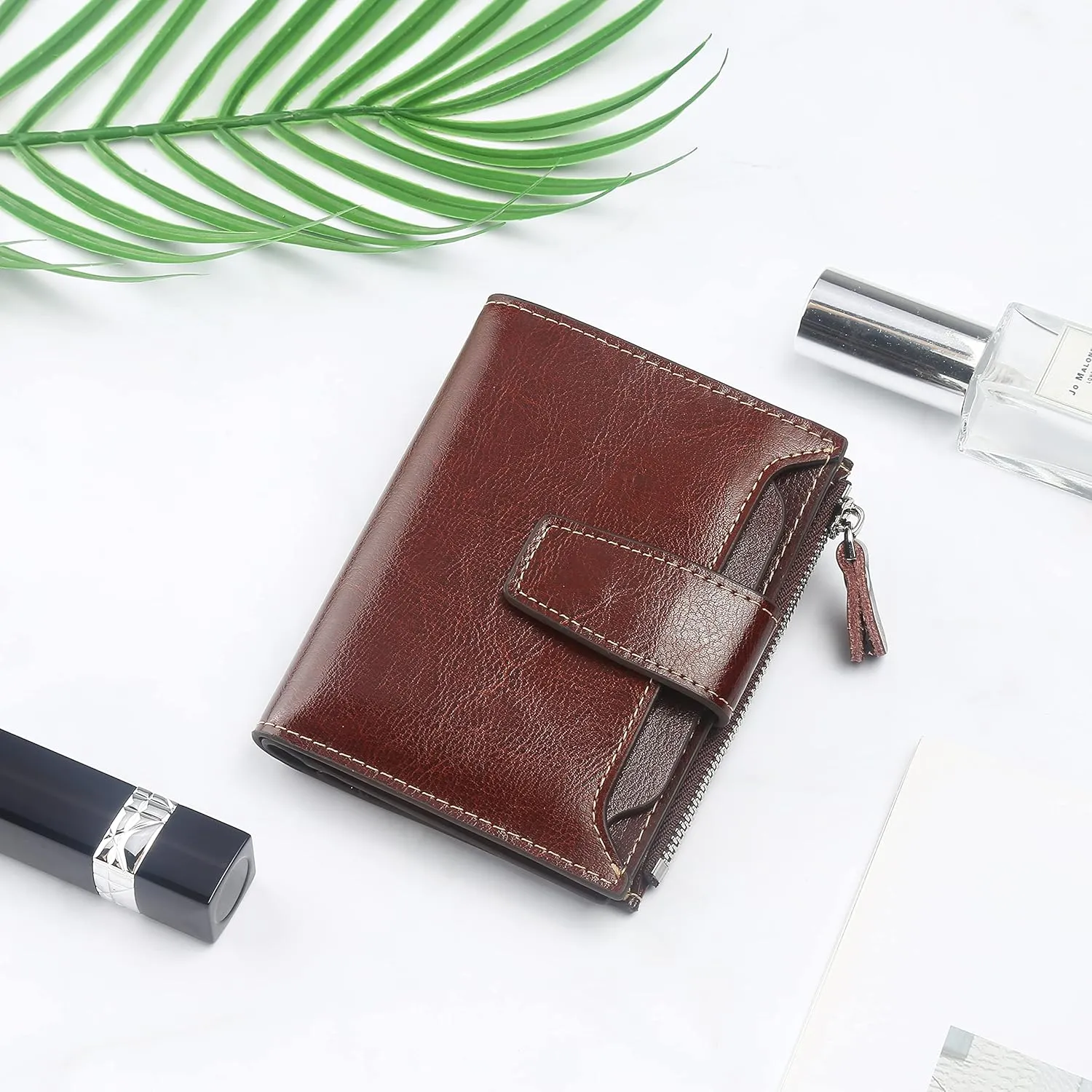 Lavemi Small Compact Women Wallet RFID Blocking Genuine Leather Bifold Purse with ID Windows