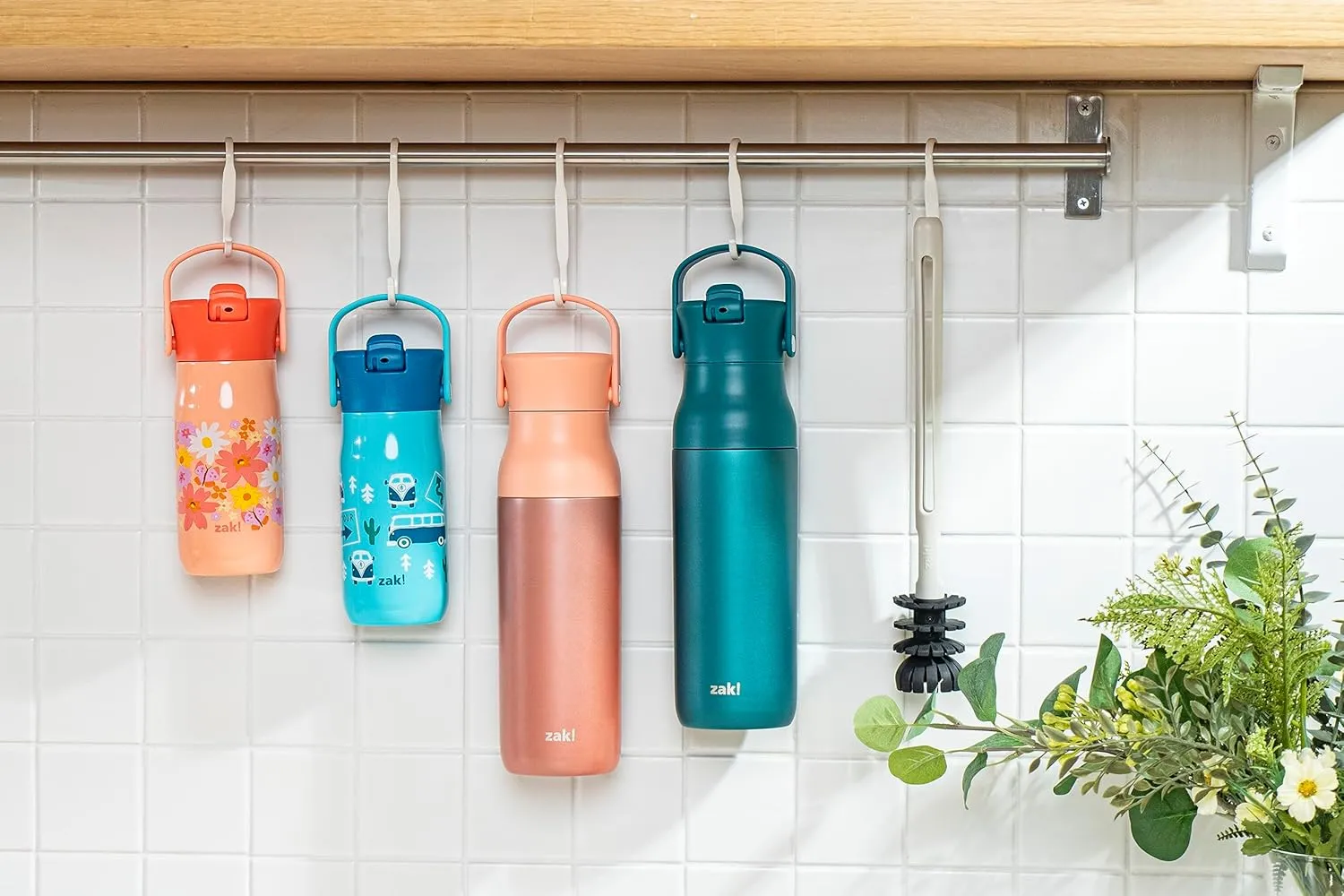 Zak Designs Harmony Water Bottle for Travel or At Home, 32oz Recycled Stainless Steel is Leak-Proof When Closed and Vacuum Insulated with Straw Lid and Carry Handle (Emerald Green)